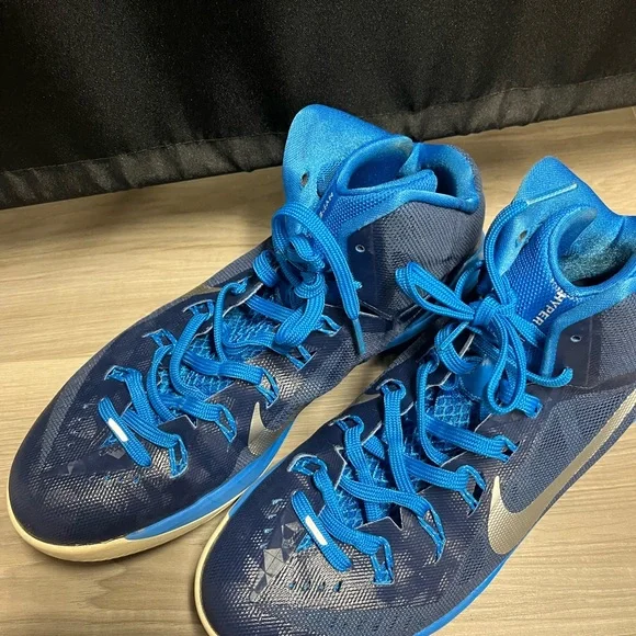 Authentic Nike Hyperdunk - Picture 3 of 6